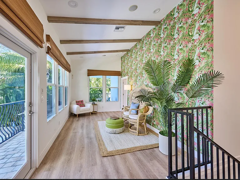 100 Neptune Dr — Photo 39