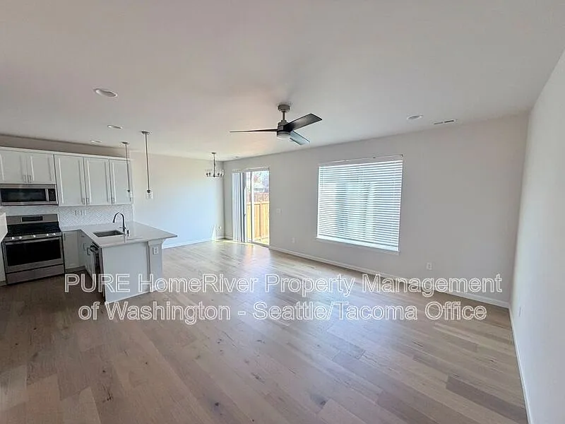 4 bed, 2.5 bath, 1750 sqft, $3,000 — Photo 3