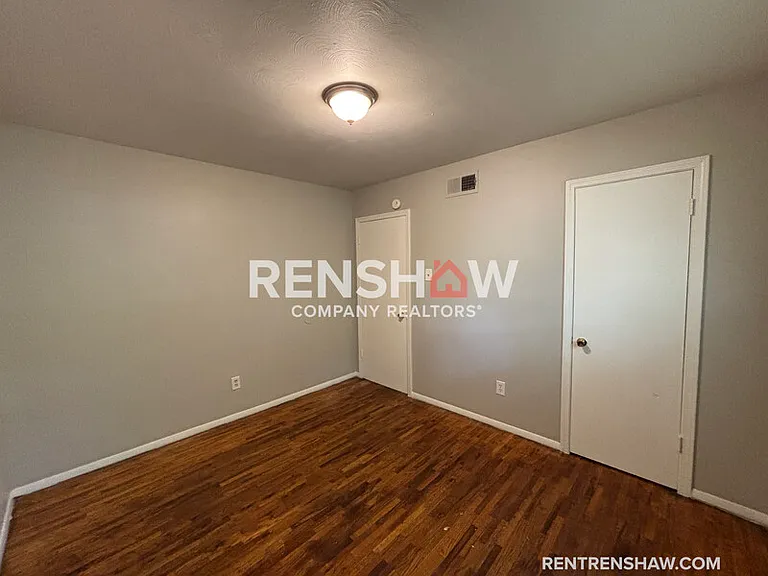 2767 Waverly Ave — Photo 9