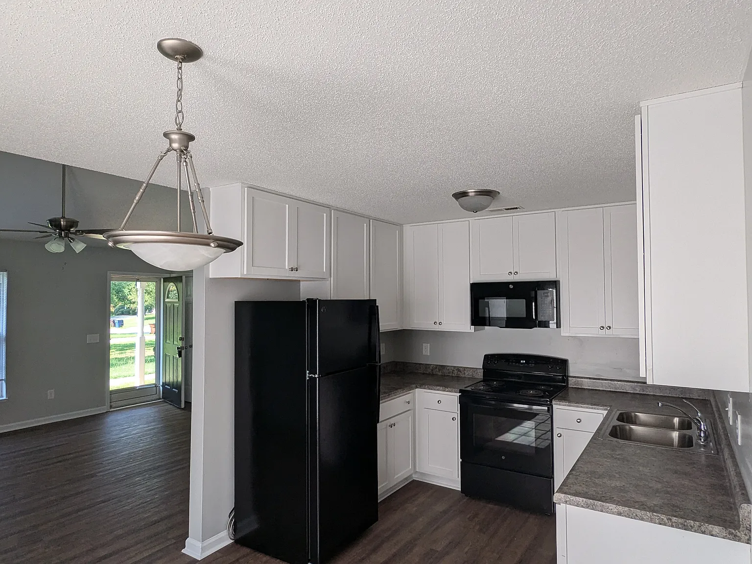 2 bed, 1066 sqft, $1,350 — Photo 3