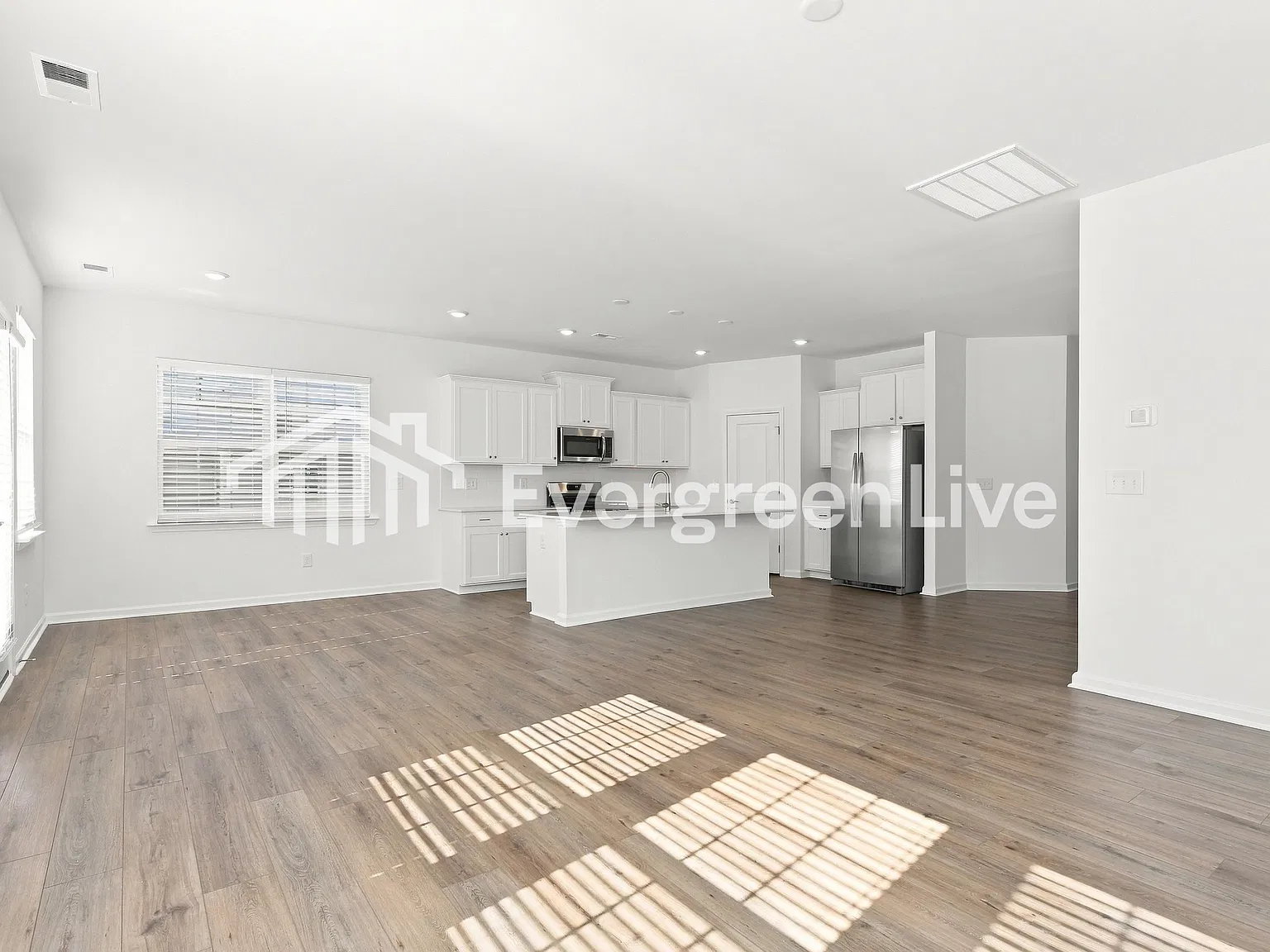 4 bed, 3.0 bath, 2169 sqft, $1,800 — Photo 3