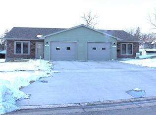 717 Spring St, Grinnell, IA 50112