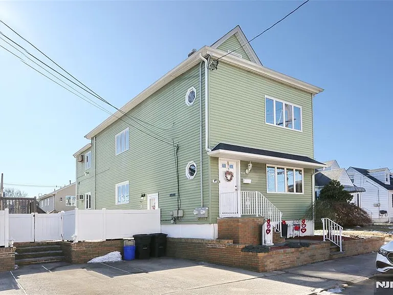 492 Madeline Ave #2 — Photo 3