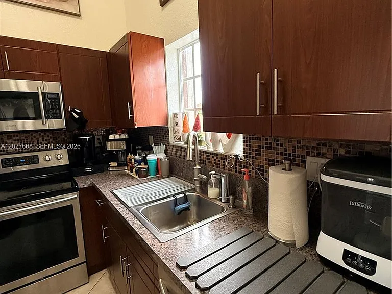 340 E 5th St #202 — Photo 23