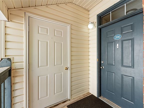 2nd image of 160 Wexford Dr Unit 206