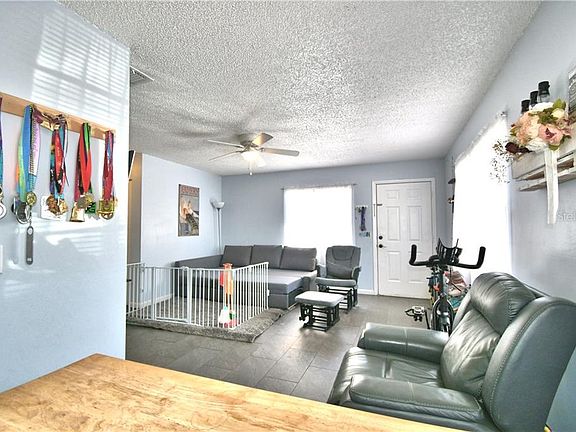 4th image of 2417 Avenue C SW
