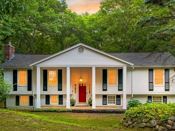 6 Gould Rd, Bedford, MA 01730