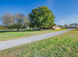 950 Pimlico Dr, Midlothian, TX 76065