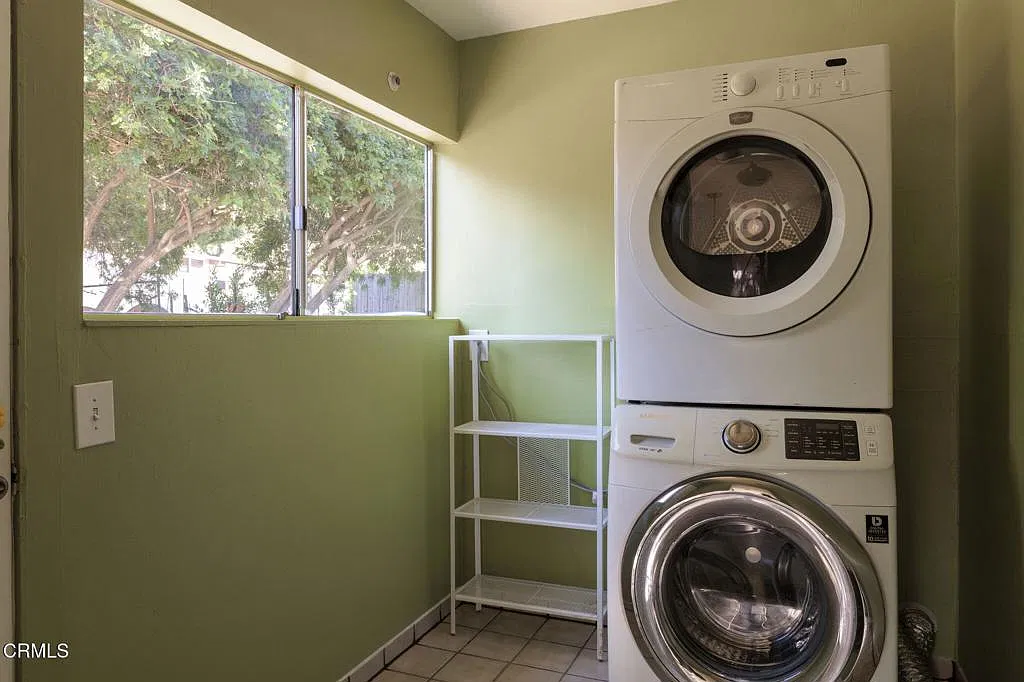 2 bed, 2.5 bath, 884 sqft, $3,400 — Photo 3