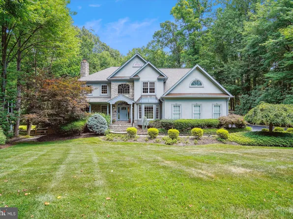 3237 Navy Dr, Herndon, VA 20171