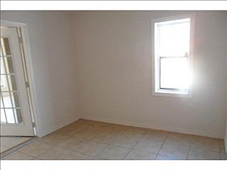 5th image of 1327 Persimmon Dr