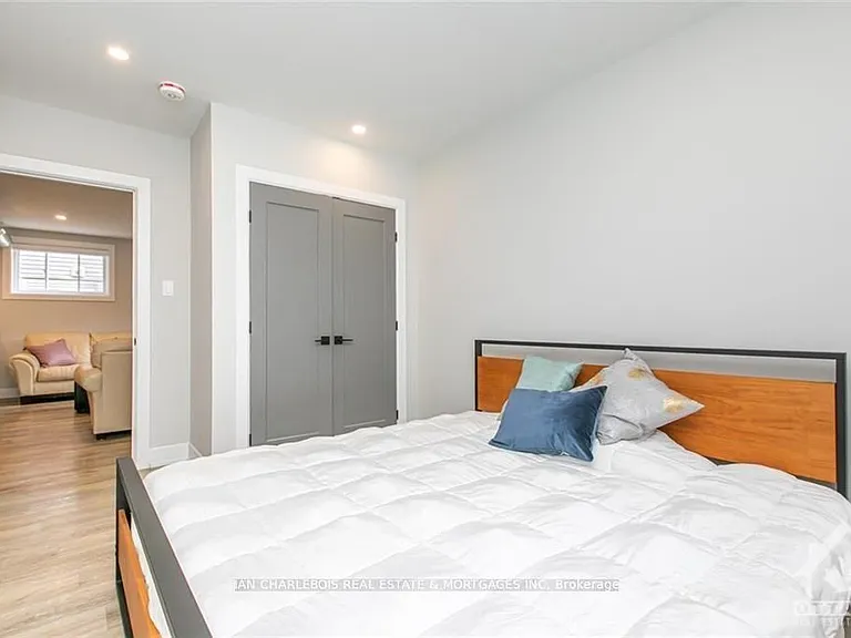 846 Rockson Cres #C — Photo 21