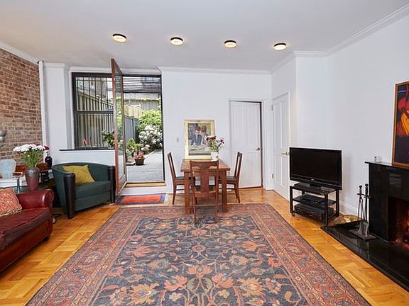 3rd image of 130 W 80th St APT 1R