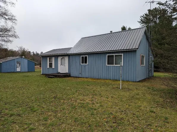 10449 W H40, Naubinway, MI 49762