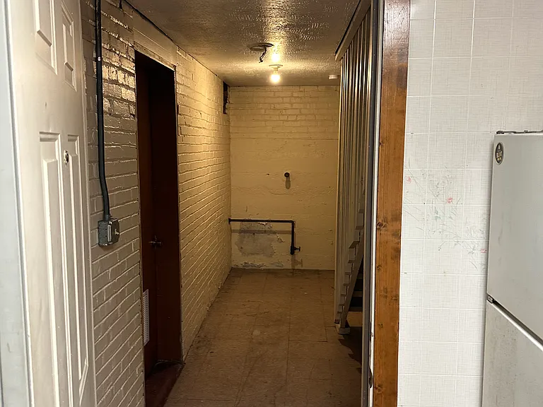 400 Sumner St #1 — Photo 21