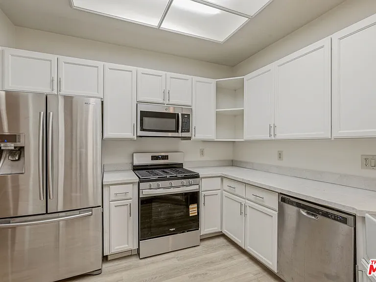 11636 Montana Ave #103 — Photo 26