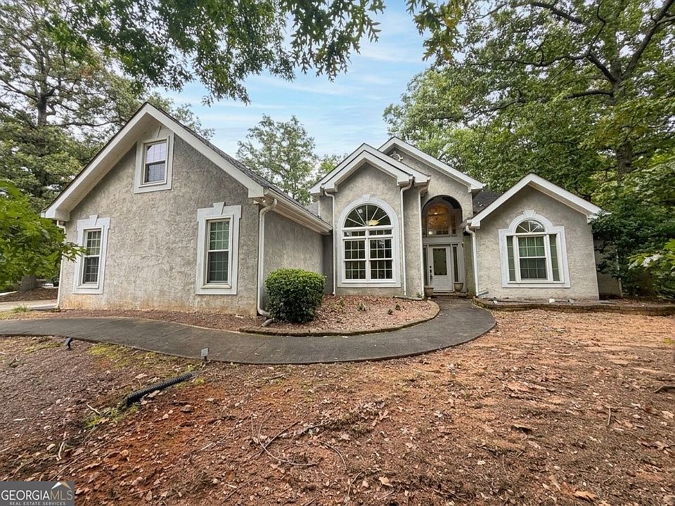 1st image of 530 Country Club Dr