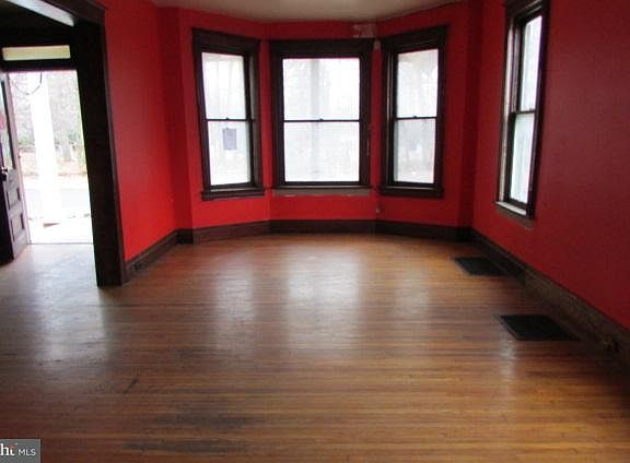 3rd image of 621 N 15th St