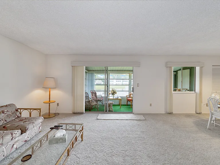 557 Midway #B — Photo 6
