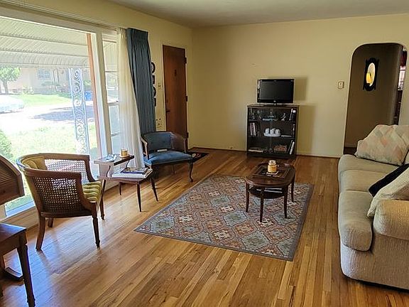 5th image of 307 Kenwood Dr
