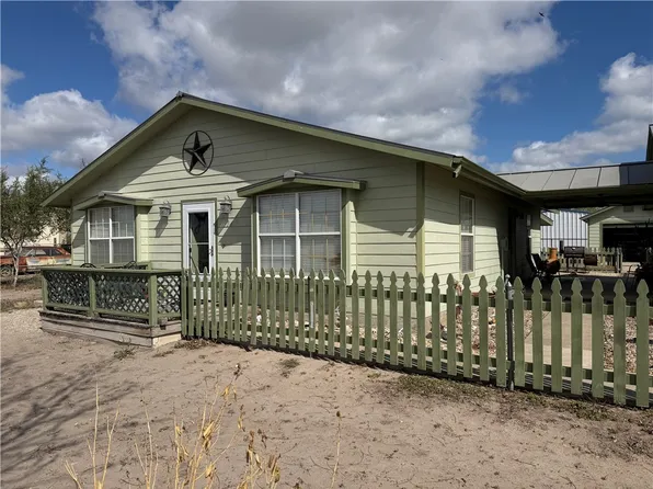 104 Jonathan, Three Rivers, TX 78071