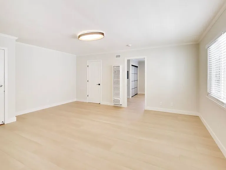 1249 Oak Grove Ave #4 — Photo 8