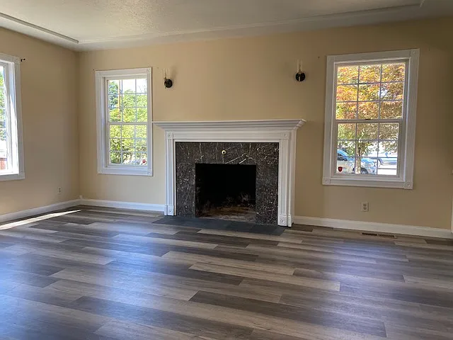 1620 Broadway St NE — Photo 3