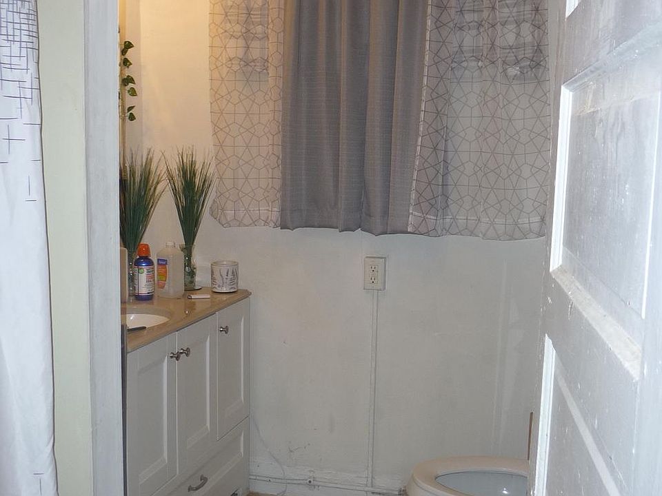 2nd image of 2021 W Baltimore St