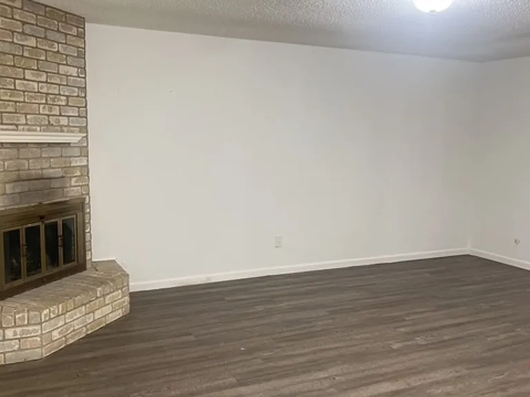 405 Bryan Dr — Photo 4