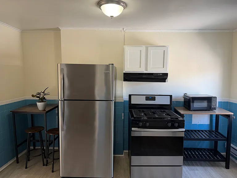 55 Halsey St #3 — Photo 2