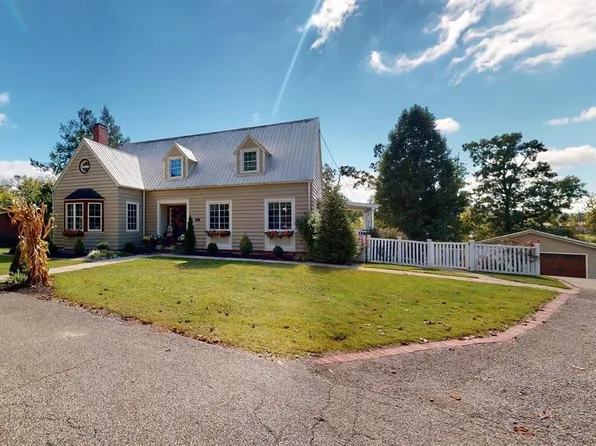 8 Ives Dr, Huntington, WV 25705