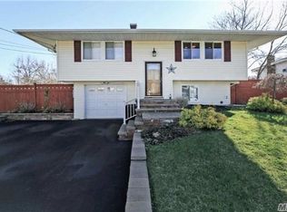 21 Buckskin Ln, Selden, NY 11784