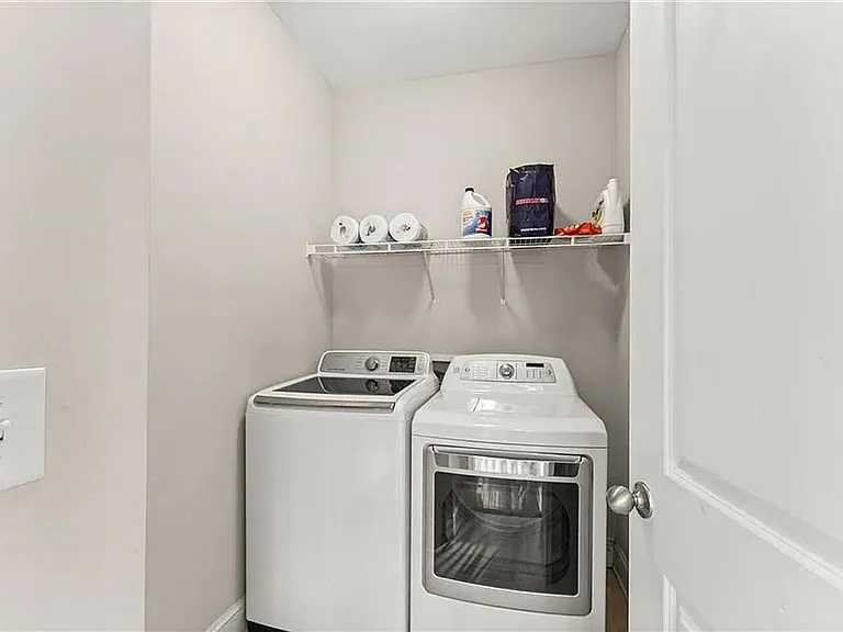 5987 Wellington Ave — Photo 15