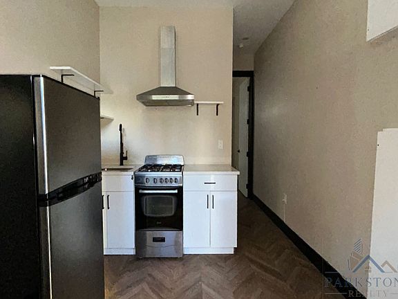 3rd image of 283 Monticello Ave #1R
