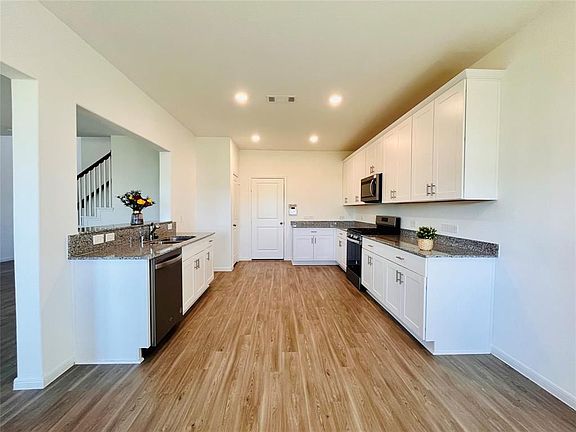 3rd image of 1012 Greenshank Dr