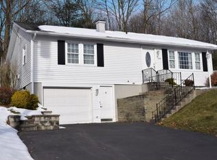 1133 Elton Dr, Endwell, NY 13760
