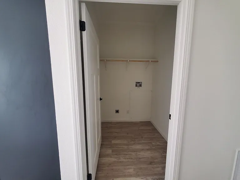 Utiltiy room with washer and dryer hook ups