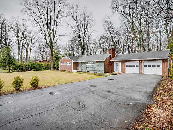 3rd image of 3906 Skyland Dr
