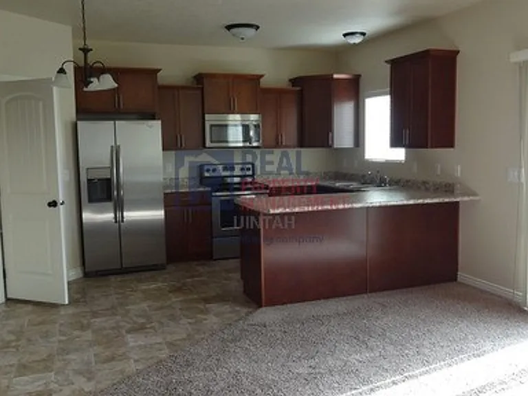 420 E Gray Fox Ln — Photo 3