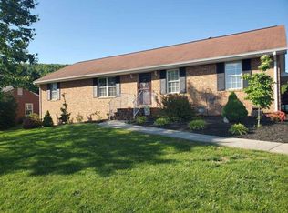 2893 Tulip Ln, Vinton, VA 24179