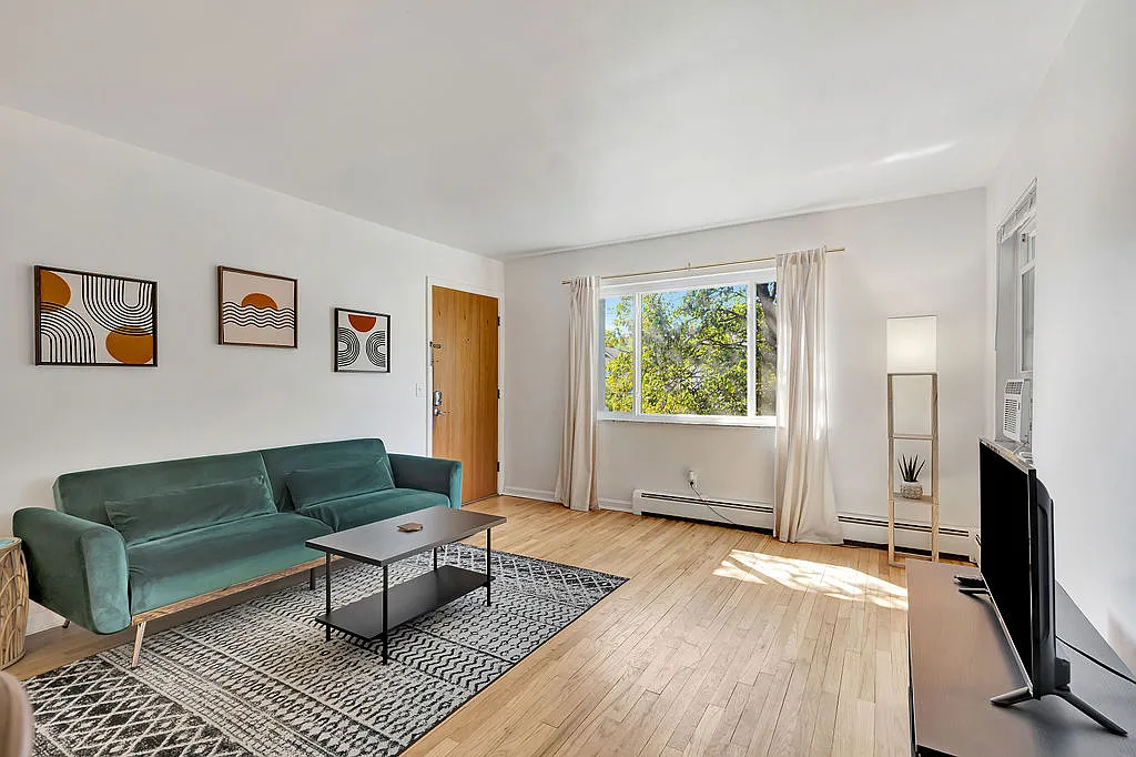 2948 Wardall Ave — Photo 1