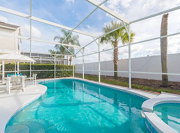2nd image of 8012 King Palm Cir