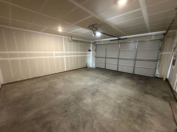 2nd image of 106 W Tyler Ave