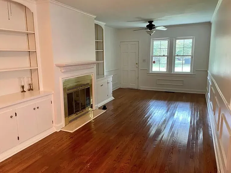 526 Embassy Dr — Photo 4