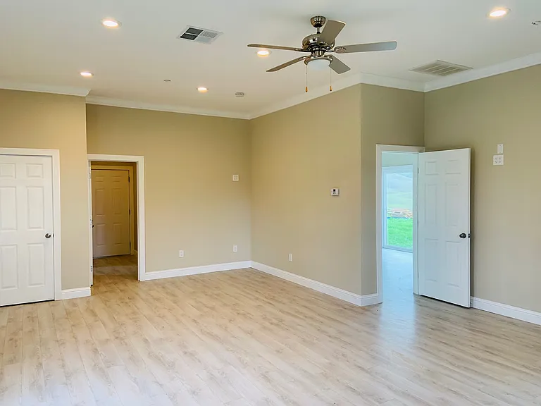 5500 Bruce Dr — Photo 3