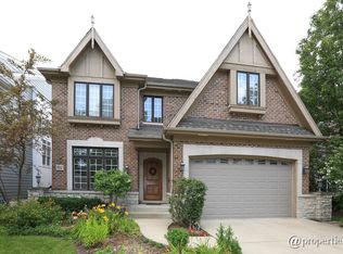 904 S Chatham Ave, Elmhurst, IL