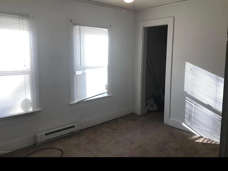 1742 Wayne Ave — Photo 9