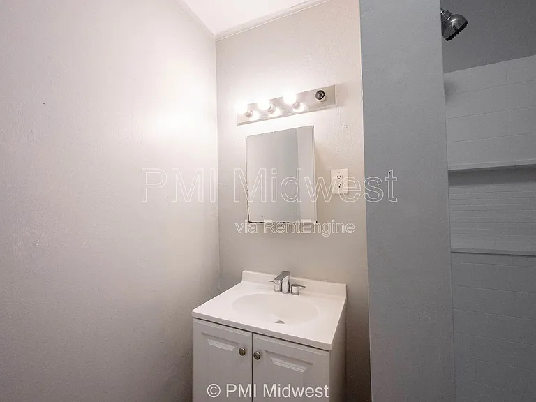 2209 E New York St #B — Photo 7