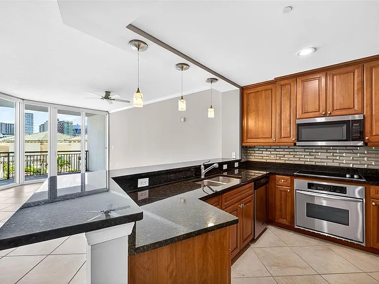 450 Knights Run Ave #505 — Photo 8