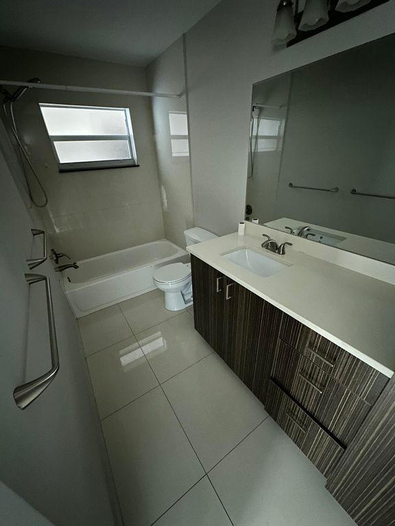 1480 E Sample Road #207, photo 9